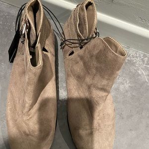 BNWT forever 21 booties ⭐️
